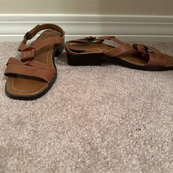 Classic Brown Leather Sandals - Picture 2 of 4